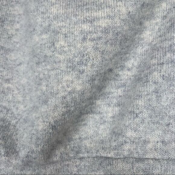 Sz Medium LAMade 100% Cashere Grey Sweater with brown buttons - Picture 4 of 10